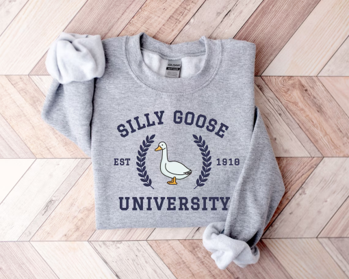 Silly Goose University Crewneck Sweatshirt,Unisex Silly Goose University Shirt,Funny Men’s Sweatshirt,Funny Gift for Guys,Funny Goose Tshirt