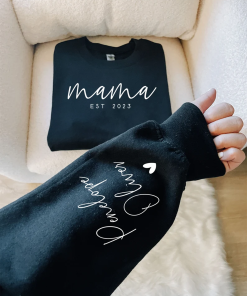 Custom Mama Sweatshirt with Date and Children…