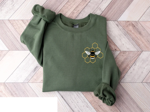 Bumblebee Sweatshirt, Bee Crewneck Sweatshirt, Bee Sweater, Nature Shirt, Gift for Her, Bee Sweatshirt for Women, Bee Shirt, Save the Bees