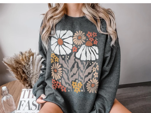 Boho Flower Sweatshirt Unisex Wildflower Sweater Women Floral Minimalist Sweater Flower Print Sweatshirt Woman Gift Oversized Flower Shirt