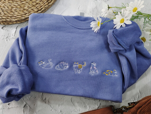 Cute cat embroidered crewneck sweatshirt,Kawaii sweatshirt,crewneck sweatshirt embroidered,Personalized gifts