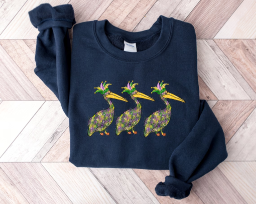 Mardi Pelicans shirt, Mardi Gras SweatShirt, Women Mardi Gras, Beads Shirt,Louisiana Parade,Animal Gift,Pelican Mardi Gras shirt,Nola tee