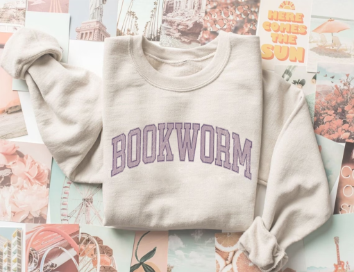 Bookworm sweatshirt, bookish sweatshirt, book club sweatshirt, Bookworm Sweater, book sweatshirt, book club gift, Book Lover, Book Crewneck