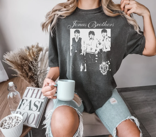 Jonas Brothers Vintage Shirt, Jonas Five Albums One Night Tour Shirt, Jonas Brothers 2023 Tour Shirt, Jonas 90’s Tee, Jonas Brothers Merch