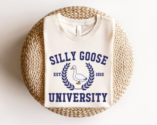 Silly Goose University Crewneck Sweatshirt,Unisex Silly Goose University Shirt,Funny Men’s Sweatshirt,Funny Gift for Guys,Funny Goose Tshirt