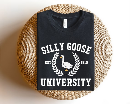 Silly Goose University Crewneck Sweatshirt,Unisex Silly Goose University Shirt,Funny Men’s Sweatshirt,Funny Gift for Guys,Funny Goose Tshirt