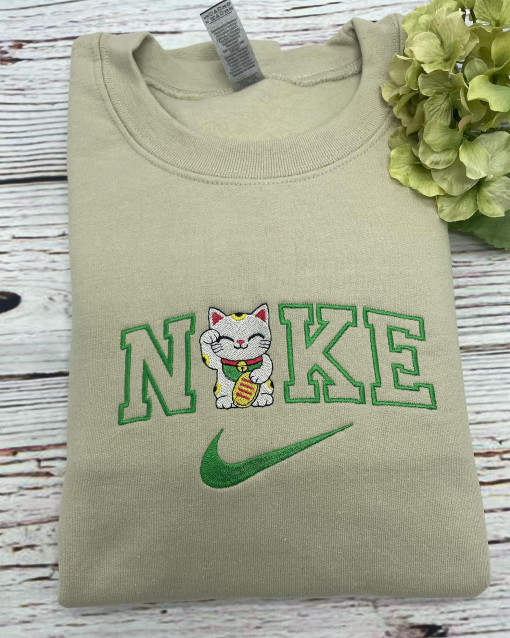 Lucky cat embroidered sweatshirt