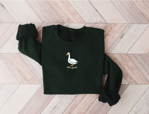 Silly Goose Sweatshirt | Goose Crewneck Sweatshirt | Unisex Sweatshirt | Silly Goose Shirt | Funny Sweatshirt | Silly Goose Jumper | UK