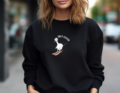 Ski Silly Goose Sweatshirt, Ski Sweatshirt Women, Retro Ski Sweater, Apres Ski Sweatshirt, Ski Crewneck Women, Funny Skiing Sweater