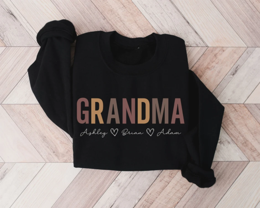 Personalized Grandma Sweatshirt with names | Grandma Heart Sweat | Custom Grandma Sweatshirt | Nana Sweatshirt | Grandma Gift