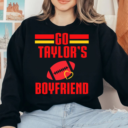 Go Taylor’s Boyfriend Sweatshirt,Travis Kelce Sweatshirt,Game Day Sweater, American Football shirt, Football Fan Gift,Taylor Football Shirt