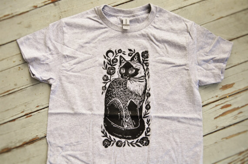 Kitty Blossom T-Shirt – Rustic Block Printed Shirt – Gildan Unisex Gray – Cat Art – Folk Art