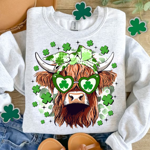 St Patrick’s Day Highland Cow shirt, Retro St Patricks, St Patrick’s Day shirt, Clover, Shamrock shirt, shirt Sublimation Design, Digital Download