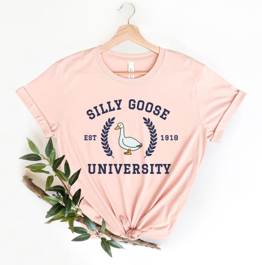 Silly Goose University Crewneck Sweatshirt,Unisex Silly Goose University Shirt,Funny Men’s Sweatshirt,Funny Gift for Guys,Funny Goose Tshirt