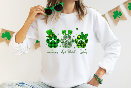 Happy St. Pawtrick’s Day Dog Paw Shirt,St Patrick’s Day Paws Shirt,Dog Paw St Paddys Day Shirt Gift For Dog Lover, St Patrick’s Womans Shirt