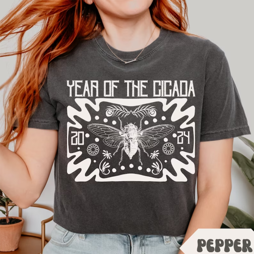 2024 Cicadas Comfort Colors Shirt Dark Academia Gifts Year of The Cicada Bug Clothing Cicada Entomology Insects Loving Bugs Trending T-Shirt