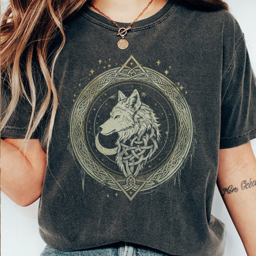 Walhalla Wolf Maske Runen Nordischer Kompass Wikinger T-shirt, NORSE ULV Essential T-Shirt