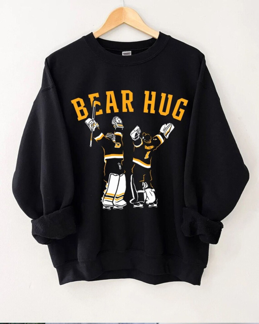 Hug It Out Boston Hockey Shirt, Linus Ullmark SShirt, Jeremy Swayman Tee, Goalie Hug Shirt, Bruins Shirt, Bruins Hockey Tee