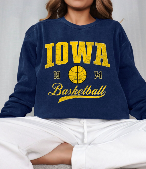 Iowa Basketball Vintage Style Comfort Colors Sweatshirt, Iowa Basketball Sweater, 90’s Retro Iowa Crewneck, Hawkeye Basketball Fan Gift