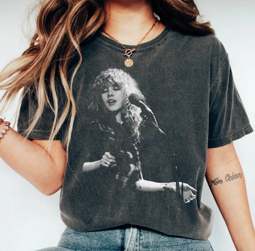 Vintage Stevie shirt,Stevie Graphic shirt,Fleetwood Mac Vintage Band Music T-shirt,Gift For Fans,Don’t be a lady be a legend Shirt