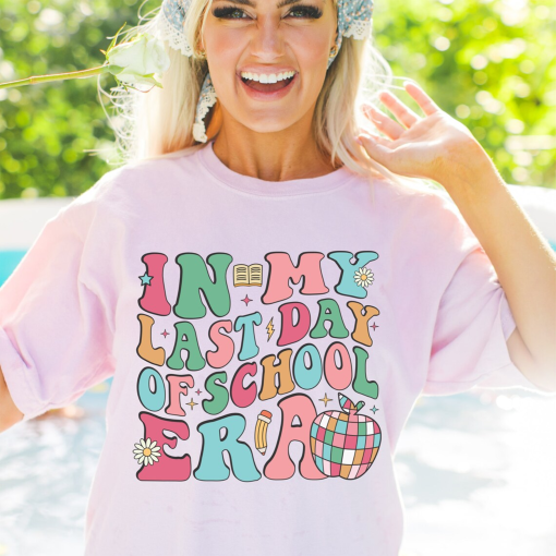 In My Last Day of School Era Shirt, Teacher, Para, Principal, Ready for Summer, Vintage Retro Disco Ball Women’s Comfort Colors Era T-Shirt