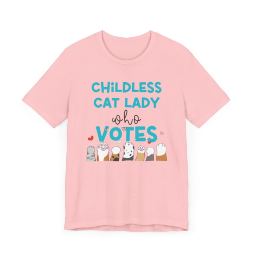 Childless Cat Lady Who Votes T-shirt, Perfect Gift for cat-loving voter, Political tee for crazy cat lady proud pet owner shirt, cat mom tee