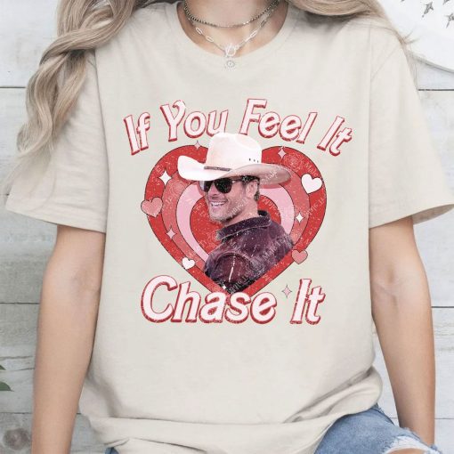 If You Feel It, Chase It , Glen Powell Unisex Softstyle Vintage Shirt, Gift For Woman and Man Unisex T-Shirt