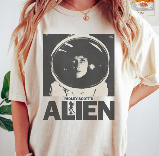 Vintage Alien Movie 1979 Shirt -Alien Movie Tshirt,Alien Movie T shirt,Alien Movie Merch,Vintage Horror Movie Shirt,Retro Horror Movie Shirt