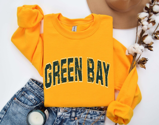 Vintage Green Bay Sweatshirt, Green Bay Football Shirt, Green Bay T-Shirt, Vintage Green Bay Football Women Crewneck, Football Season Shirt