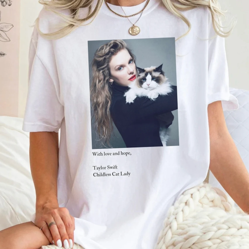 Taylor Swift Kamala Harris Endorsement Photo, Childless Cat Lady Tee, Benjamin Button, Swift Comfort Colors Shirt, Democrat T-Shirt Merch