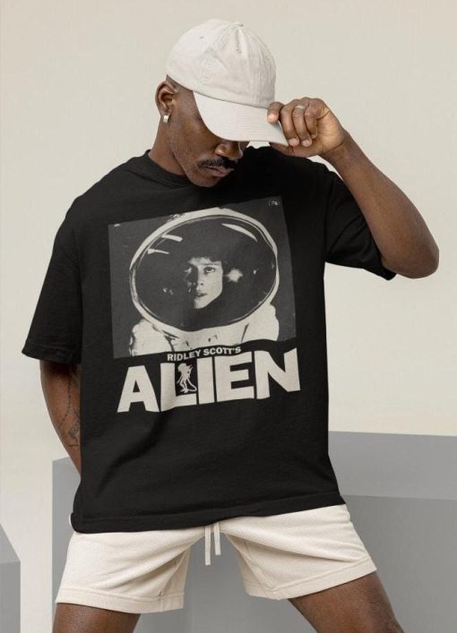 Vintage Alien Movie 1979 Shirt -Alien Movie Tshirt,Alien Movie T shirt,Alien Movie Merch,Vintage Horror Movie Shirt,Retro Horror Movie Shirt