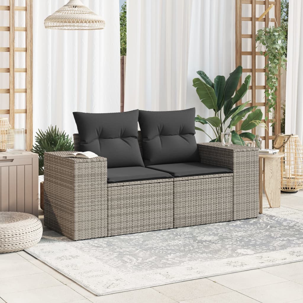 Sofá de jardim de 2 lugares com almofadões vime PE cinzento - Image 2