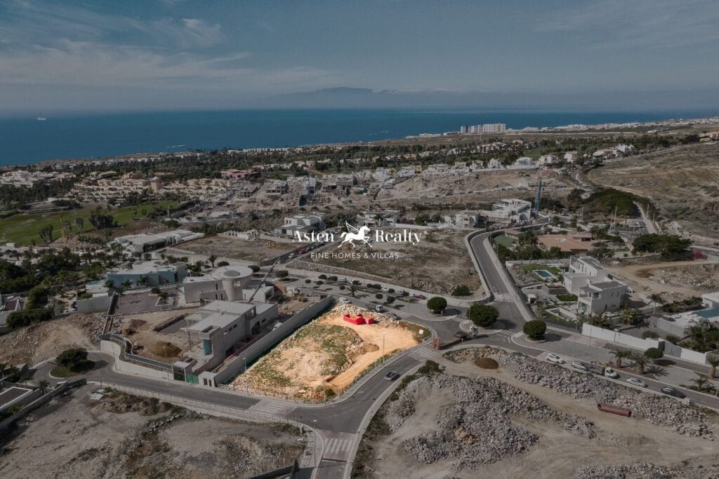 plot for sale in la caleta