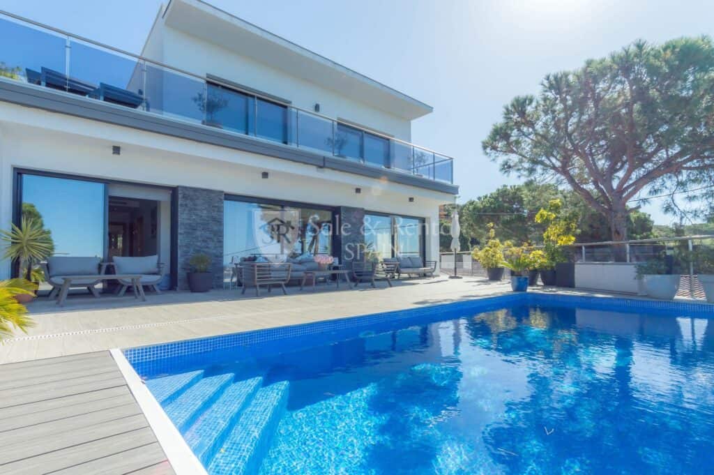 villa for sale in lloret de mar