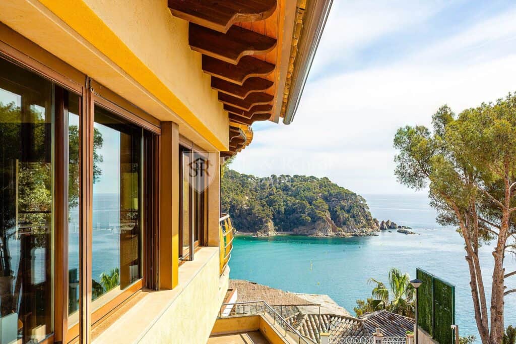 villa for sale in lloret de mar