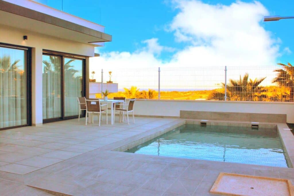 villa for sale in san miguel de salinas