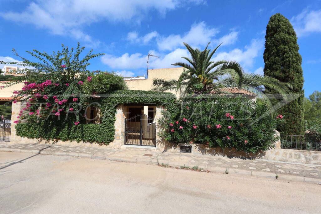 villa for sale in denia