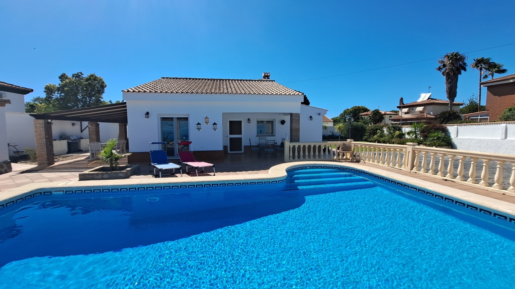 villa for sale in chiclana de la frontera