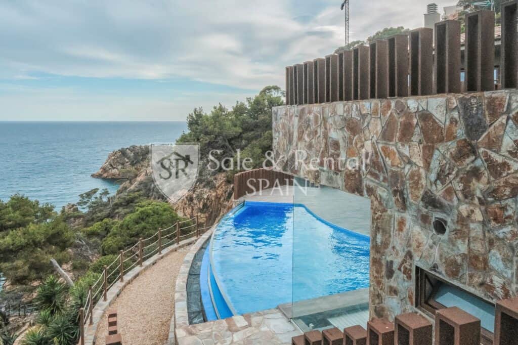 villa for sale in sant feliu de guixols