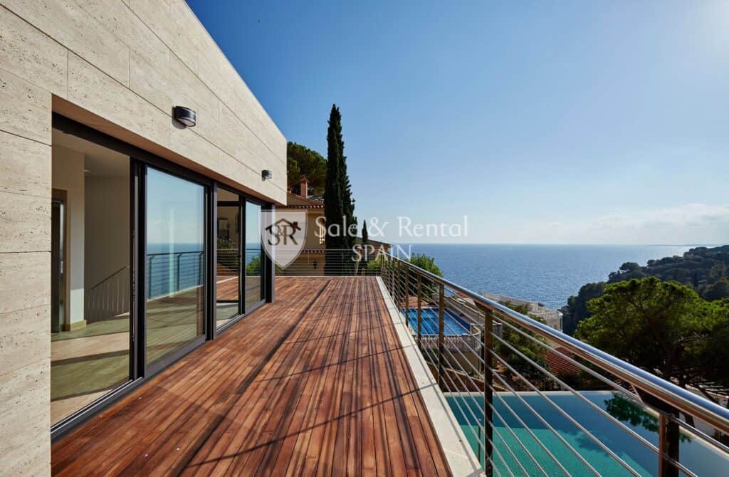 villa for sale in lloret de mar