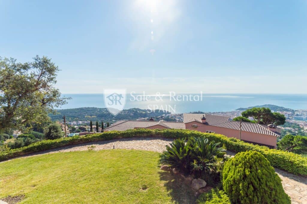 villa for sale in lloret de mar