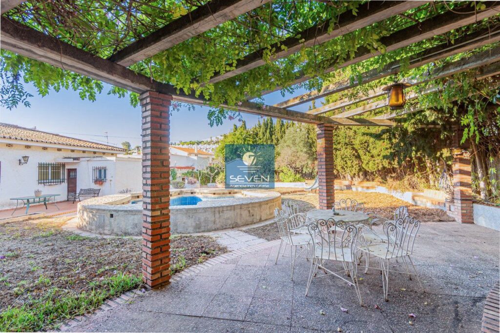 villa for sale in almuñecar