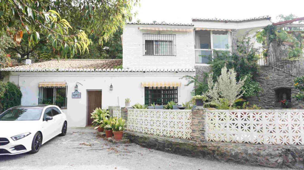 villa for sale in almuñecar