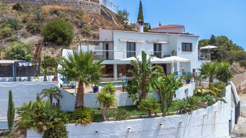 villa for sale in almuñecar