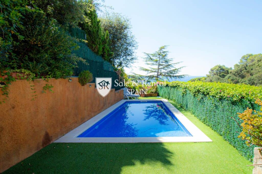 villa for sale in tossa de mar