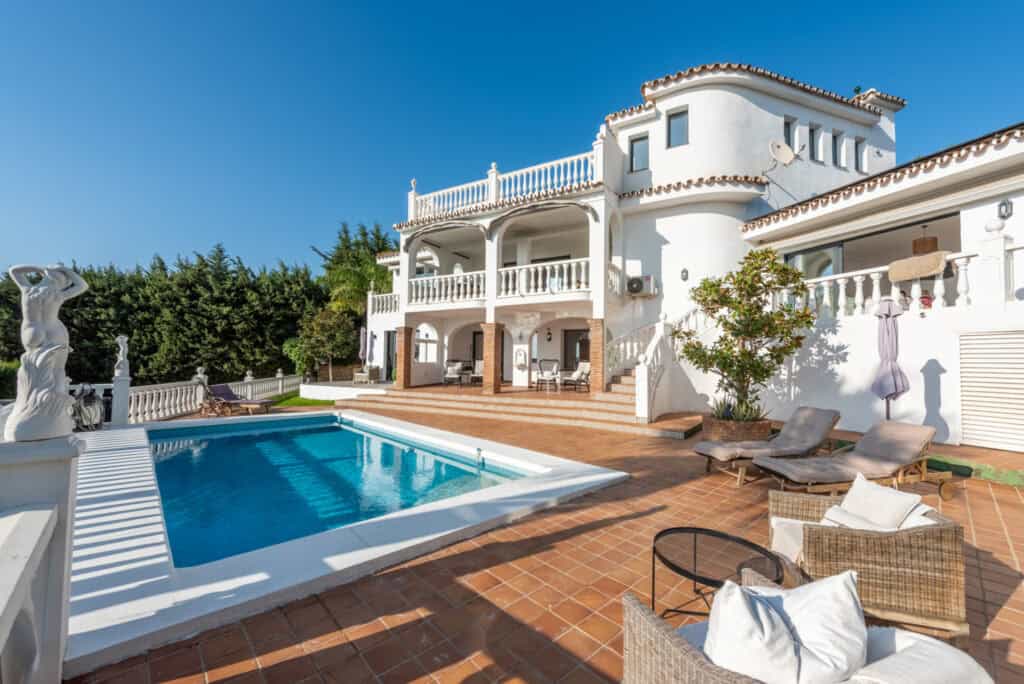 villa in Mijas Costa