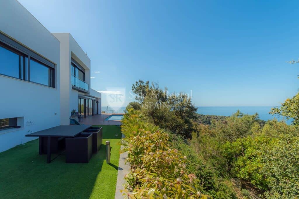 villa for sale in lloret de mar