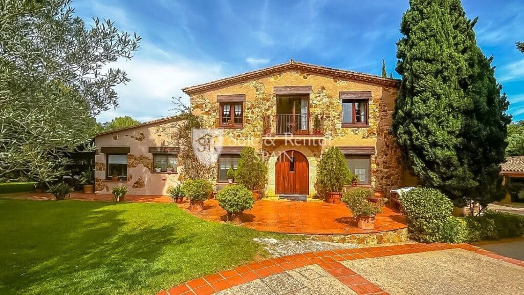 villa for sale in sant feliu de guixols