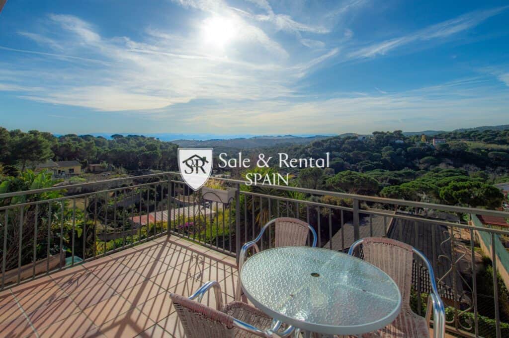 villa for sale in lloret de mar