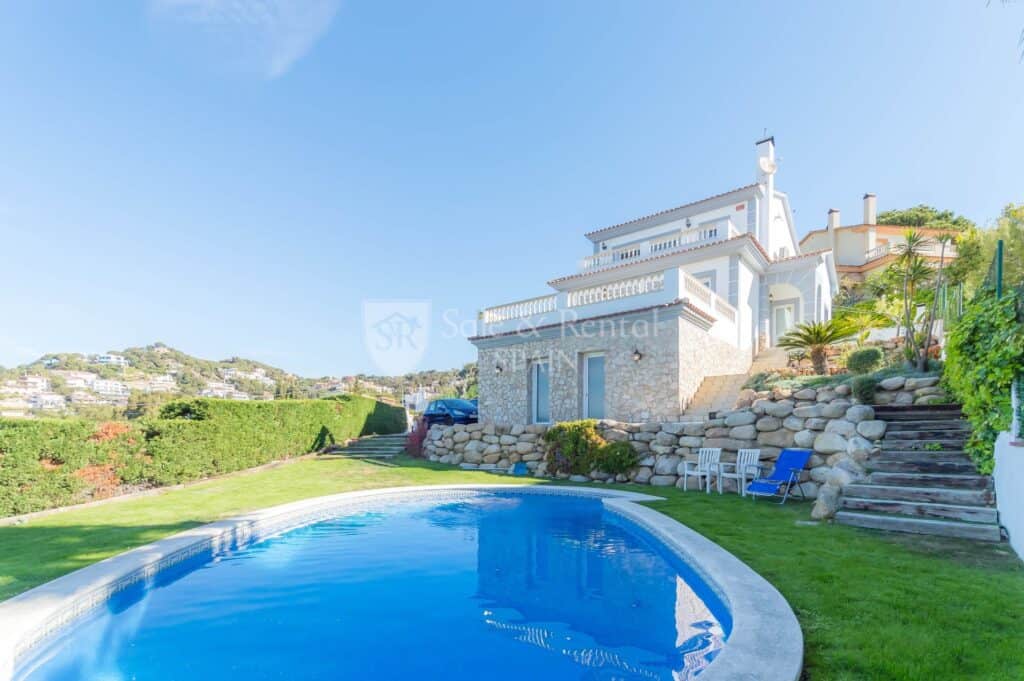 villa for sale in lloret de mar